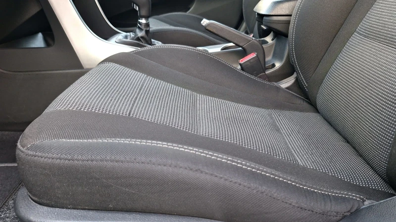 Hyundai I30 1.6 Много запазена, снимка 10 - Автомобили и джипове - 53194373