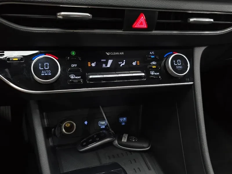 Hyundai Sonata  2.0 Premium, снимка 16 - Автомобили и джипове - 56163608