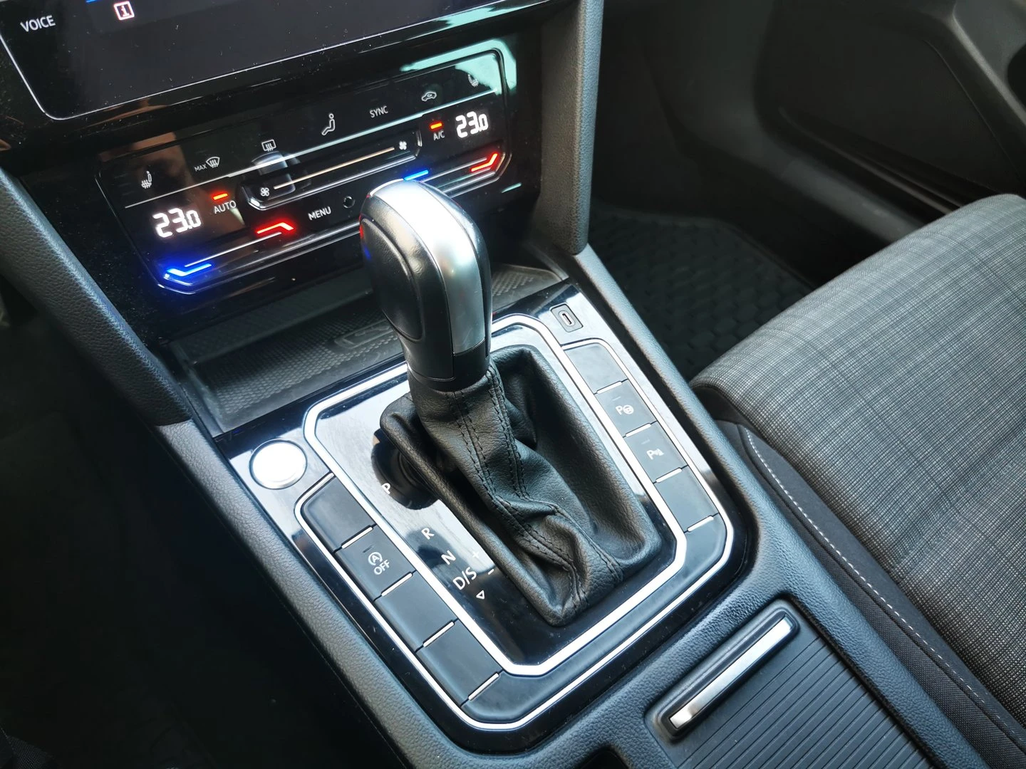 VW Passat VW Passat Var. Business 2.0 TDI SCR DSG | Mobile.bg � ����������� 11