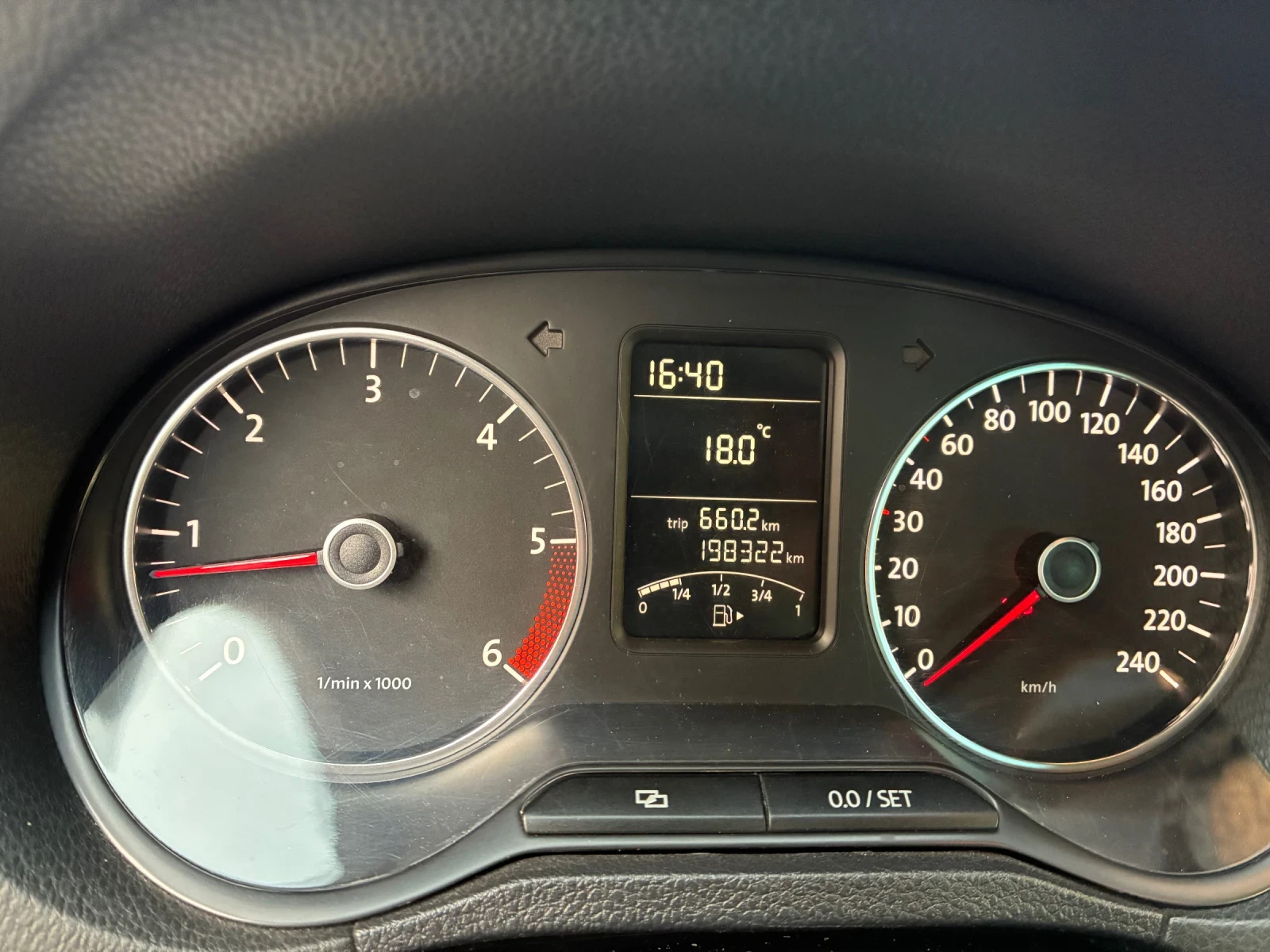 VW Polo 1.6 TDI 90 кс климатроник  - изображение 10