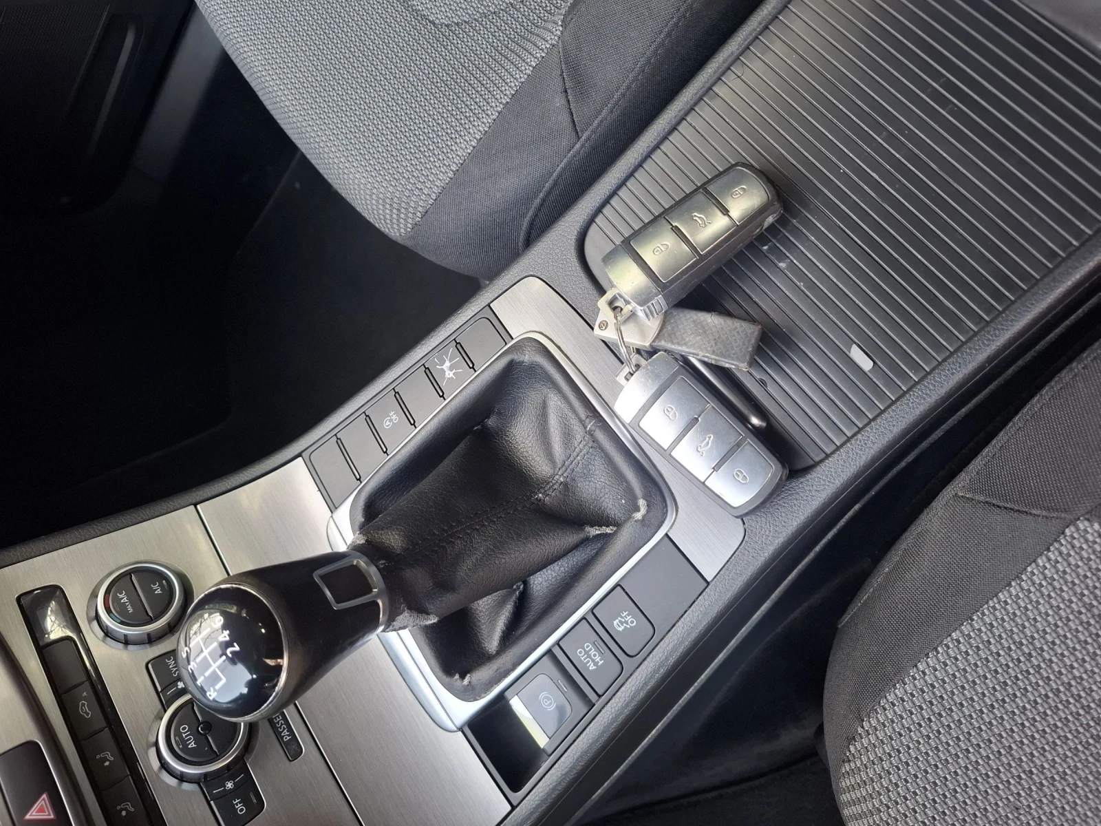 VW Passat 2.0TDI, снимка 10 - Автомобили и джипове - 53748619