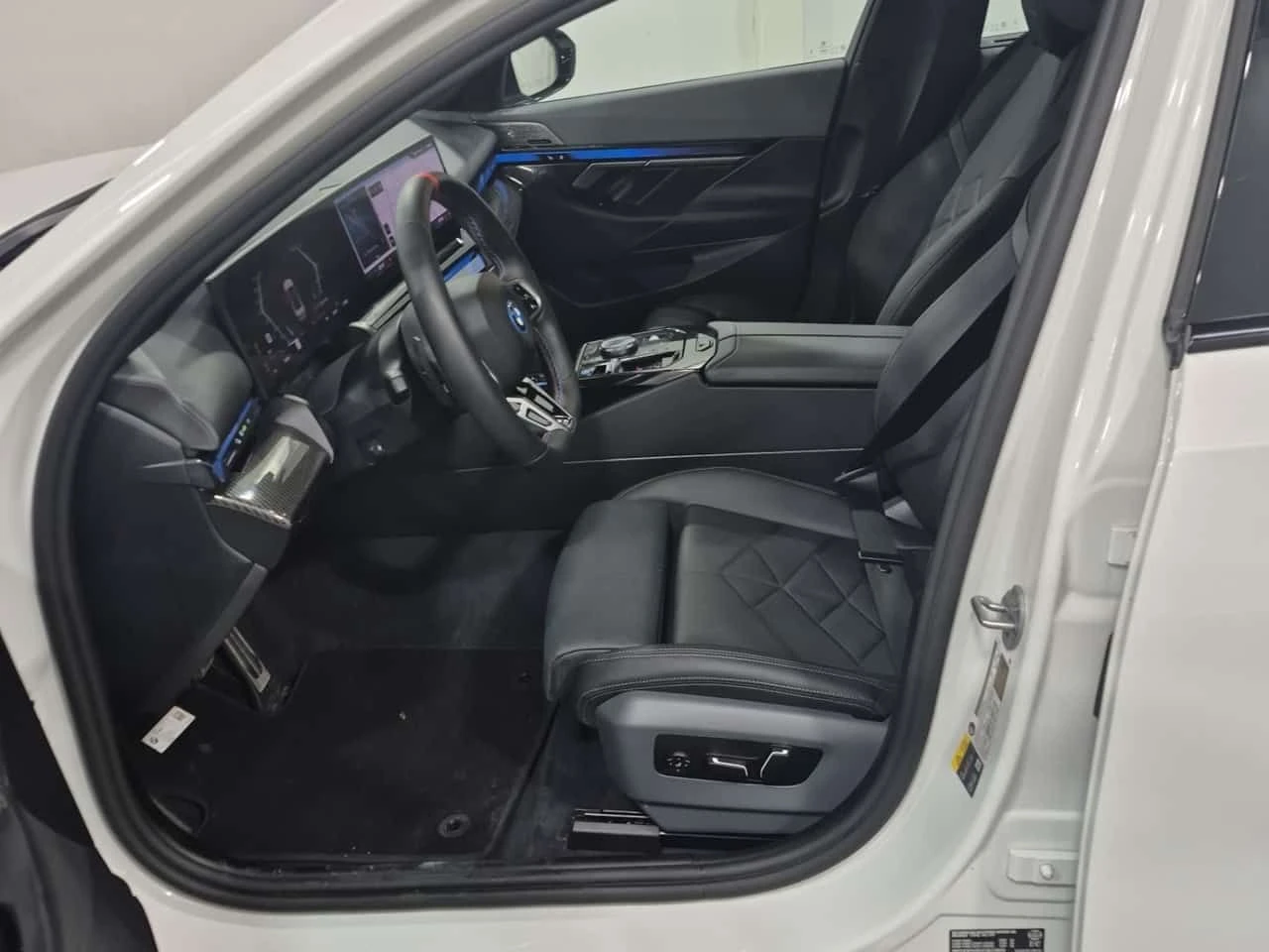 BMW i5 * M60 XDRIVE * CARFAX * БЕЗ ПЪРВОНАЧАЛНА ВНОСКА, снимка 5 - Автомобили и джипове - 53756206