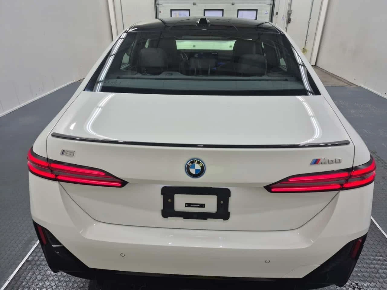 BMW i5 * M60 XDRIVE * CARFAX * БЕЗ ПЪРВОНАЧАЛНА ВНОСКА, снимка 6 - Автомобили и джипове - 53756206