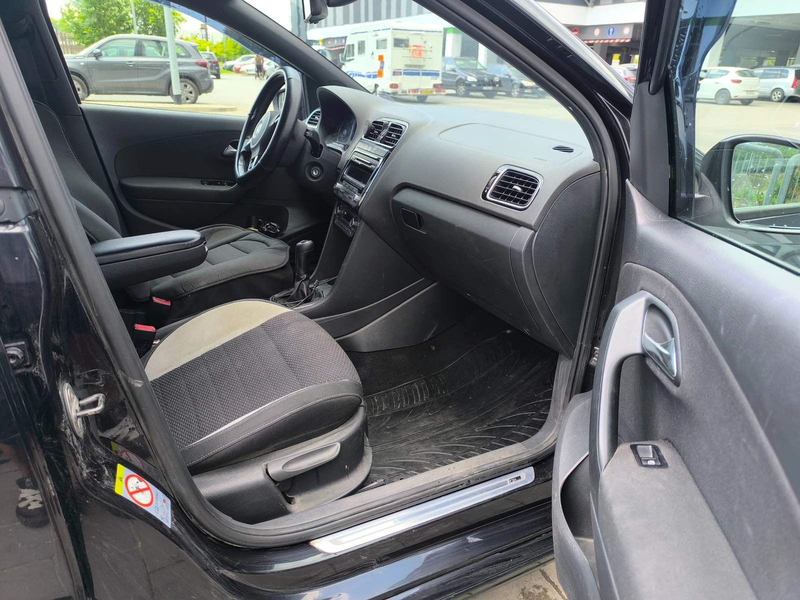VW Polo R Line, снимка 9 - Автомобили и джипове - 55285250