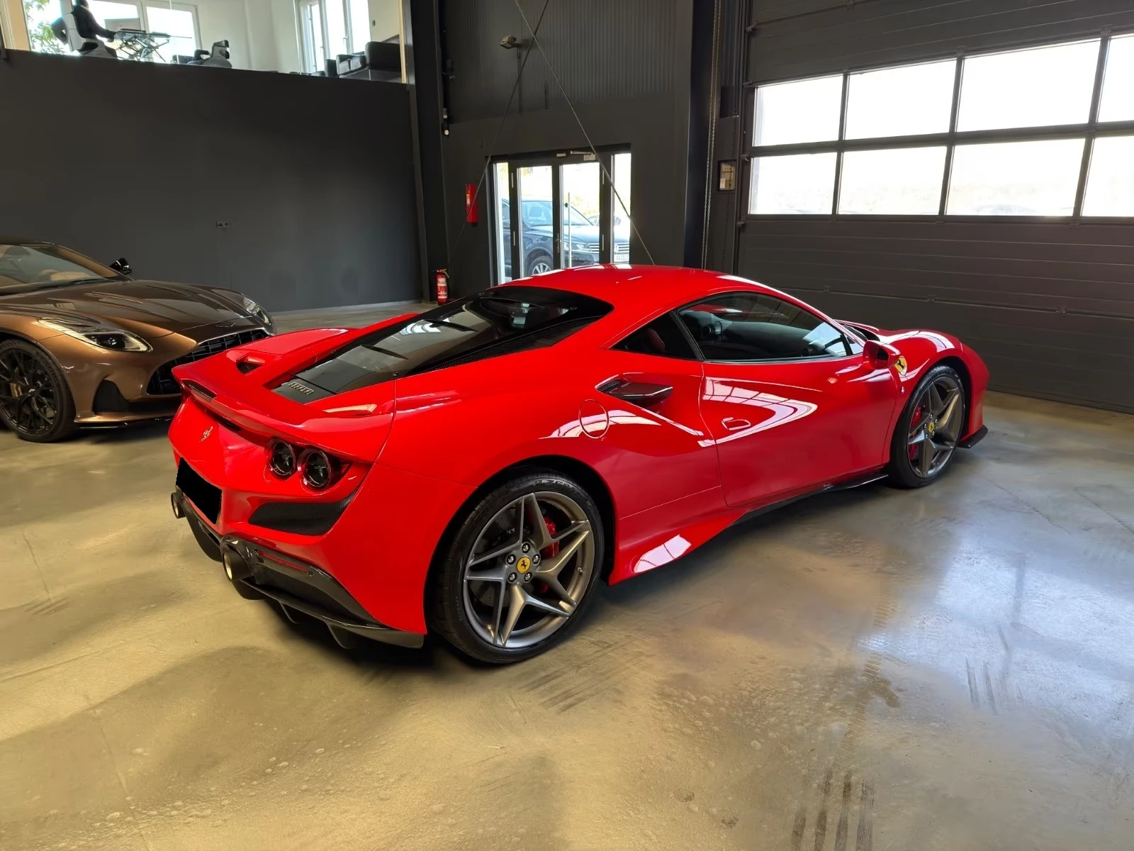 Ferrari F8 TRIBUTO / JBL / LIFT / CARBON / CAMERA / DISPLAY | Mobile.bg � ����������� 6