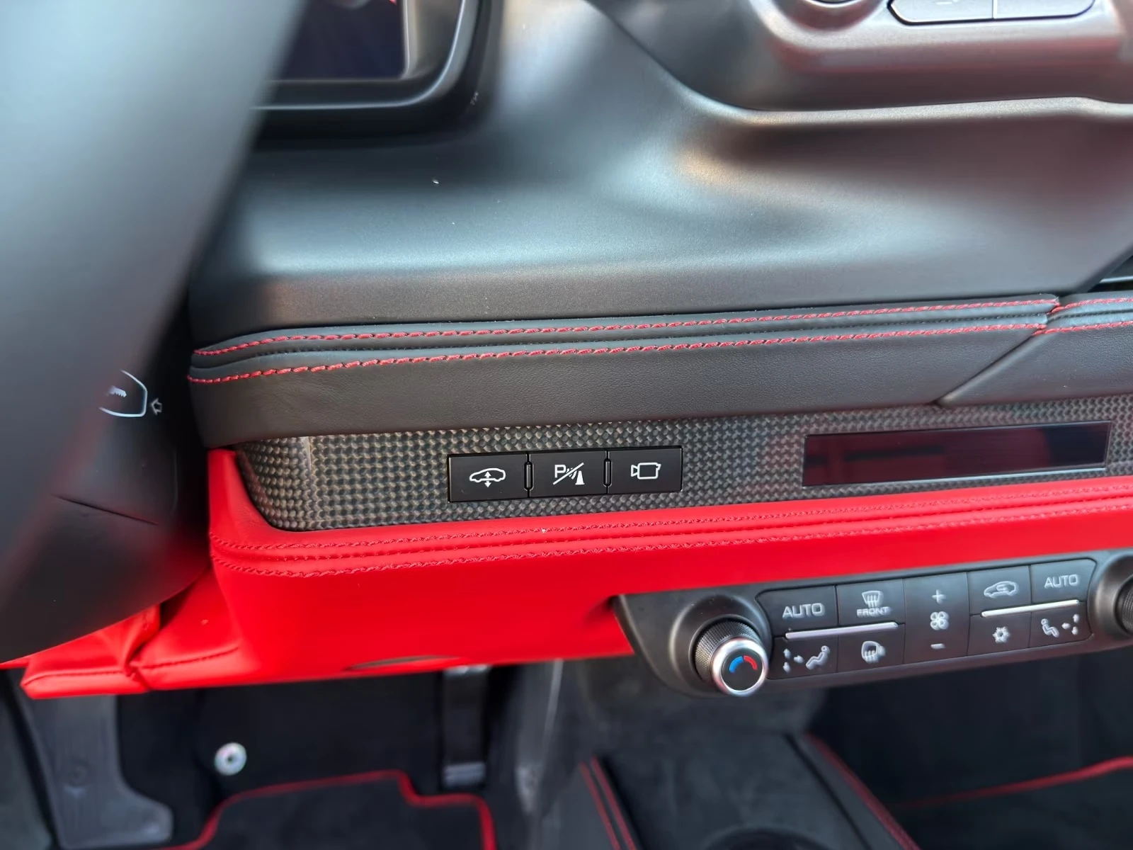 Ferrari F8 TRIBUTO / JBL / LIFT / CARBON / CAMERA / DISPLAY | Mobile.bg � ����������� 11