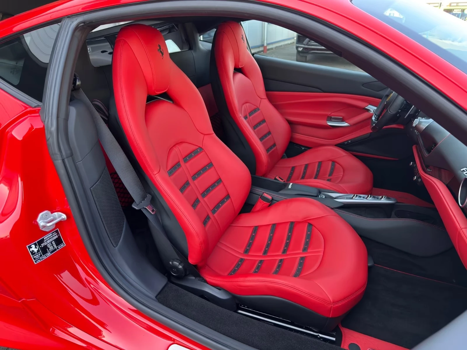 Ferrari F8 TRIBUTO / JBL / LIFT / CARBON / CAMERA / DISPLAY | Mobile.bg � ����������� 16