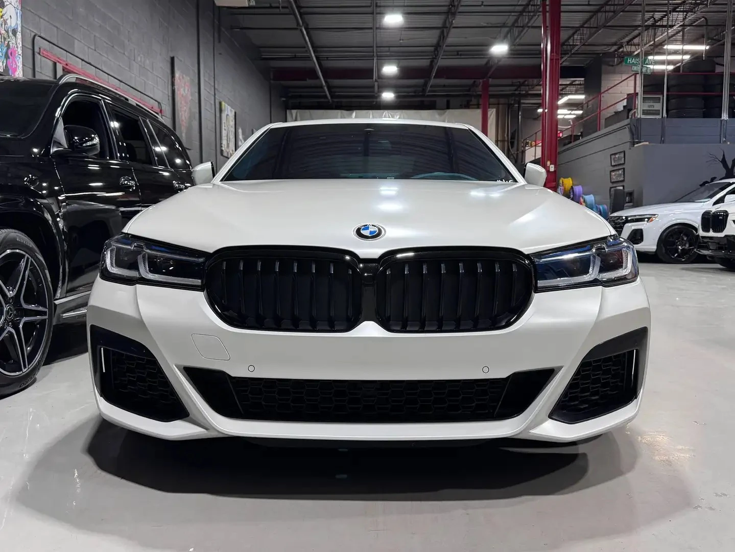 BMW 550 M xDrive ЦЕНА ДО БЪЛГАРИЯ АВТОКРЕДИТ, снимка 2 - Автомобили и джипове - 55528751