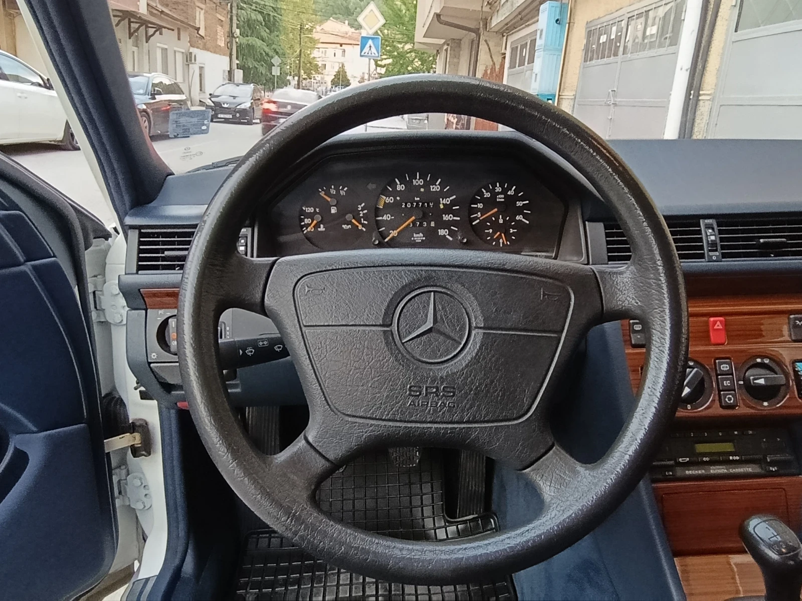Mercedes-Benz E 200 Diesel , снимка 5 - Автомобили и джипове - 55921970