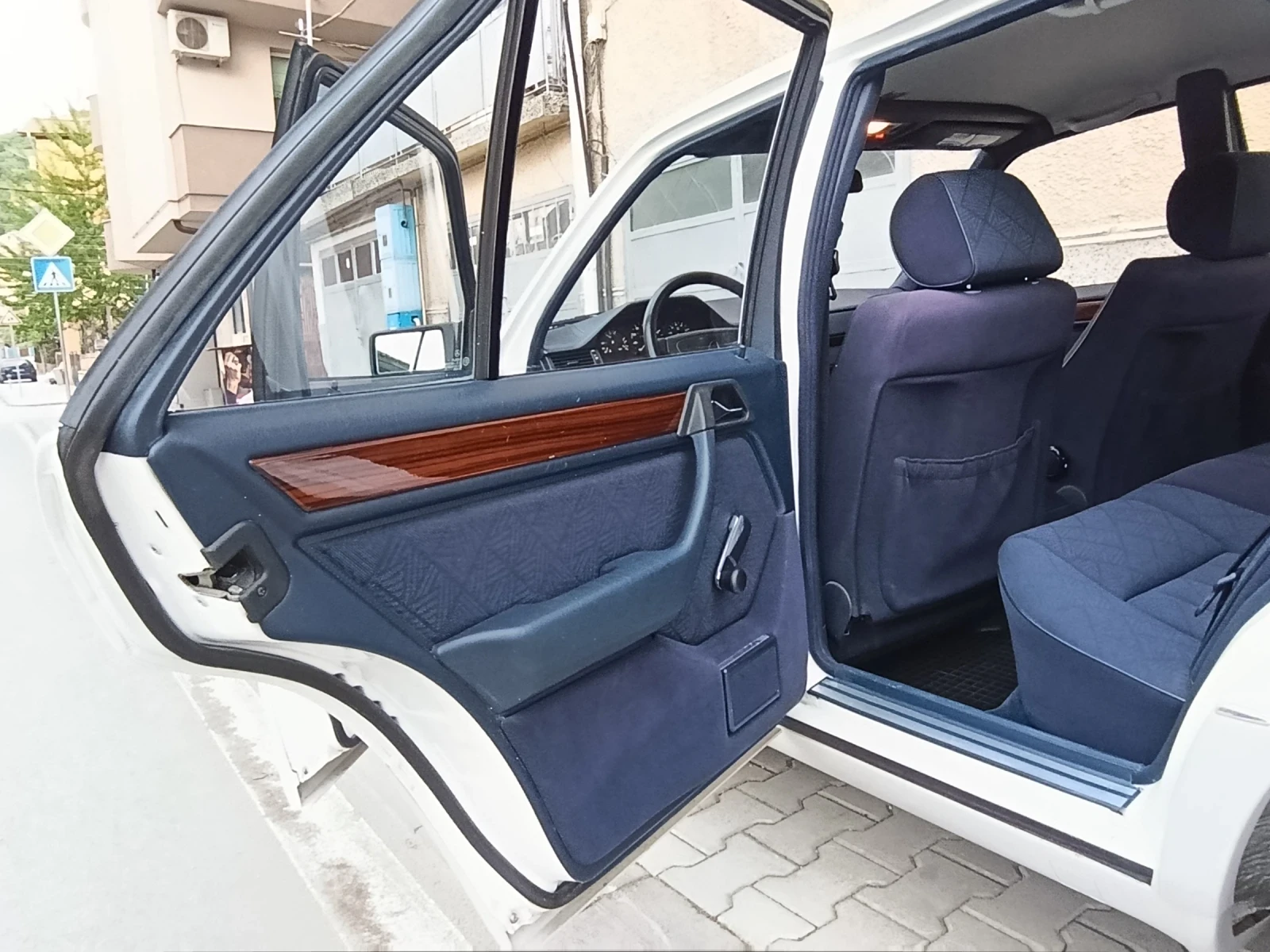 Mercedes-Benz E 200 Diesel , снимка 4 - Автомобили и джипове - 55921970
