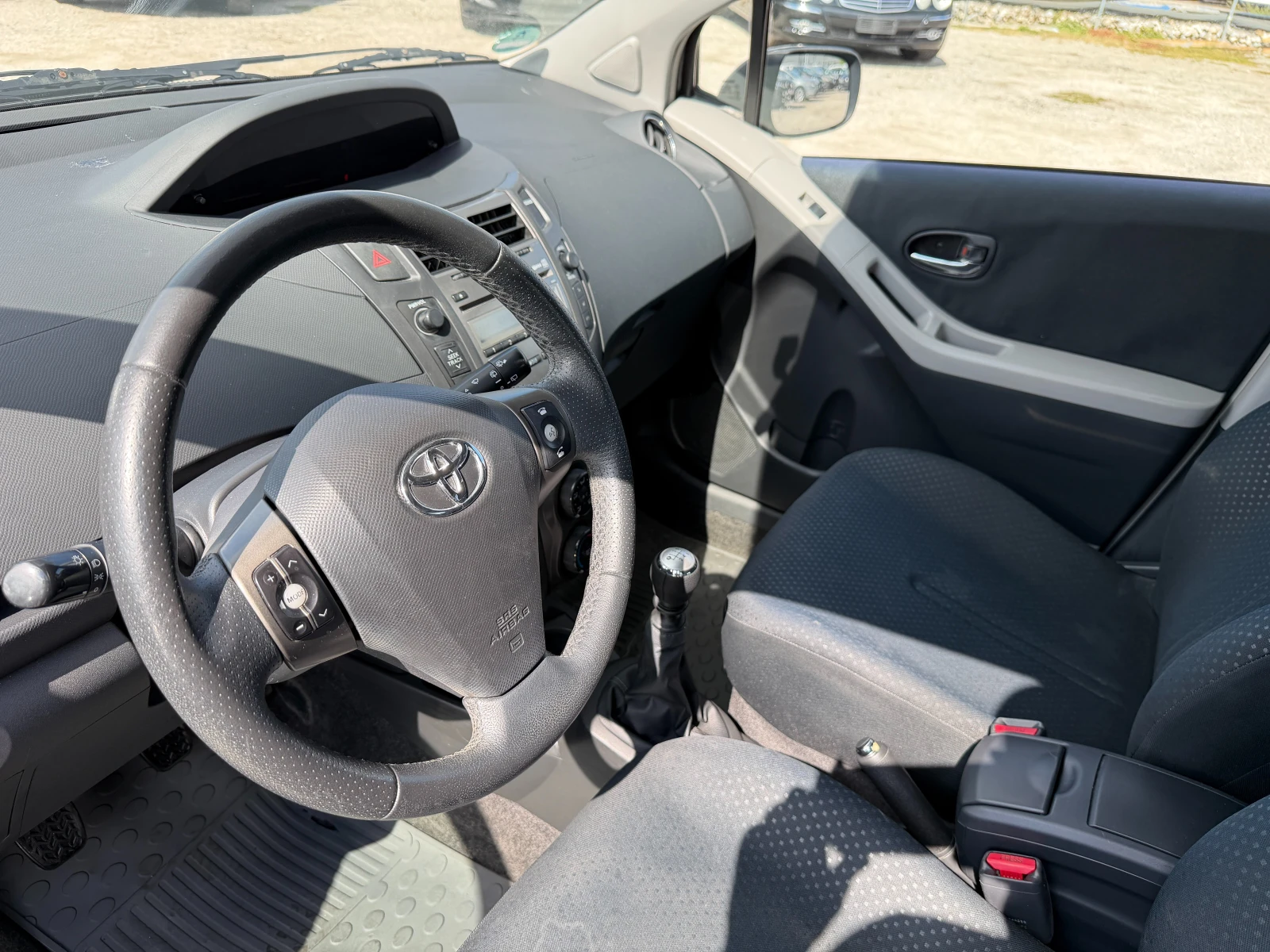 Toyota Yaris 1.33 Dual VVT-i Sol, снимка 11 - Автомобили и джипове - 56245219