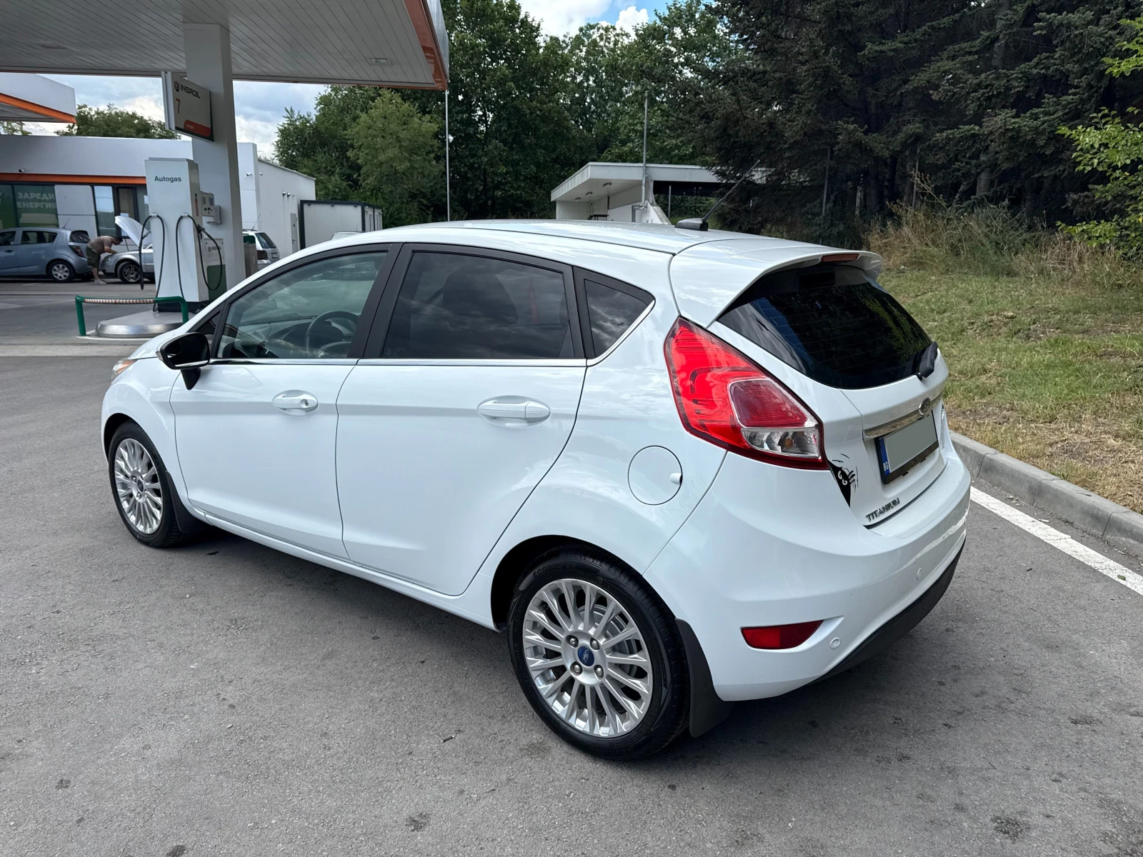 Ford Fiesta 1.6 Titanium, снимка 3 - Автомобили и джипове - 56269220