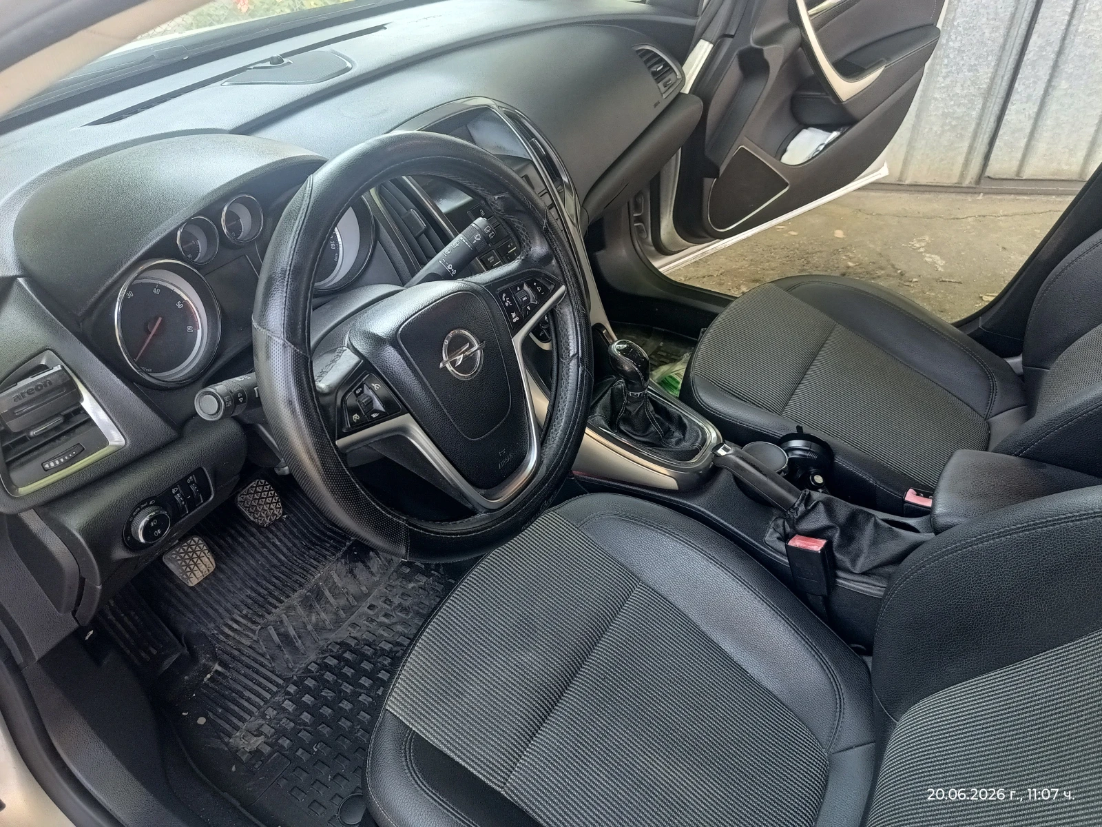 Opel Astra 1.7 CDTI, снимка 7 - Автомобили и джипове - 56577105