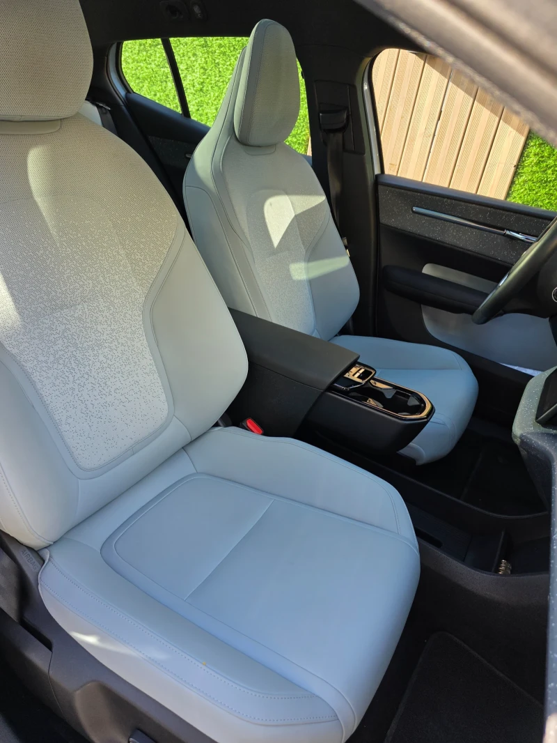 Volvo EX30, снимка 2 - Автомобили и джипове - 53120316