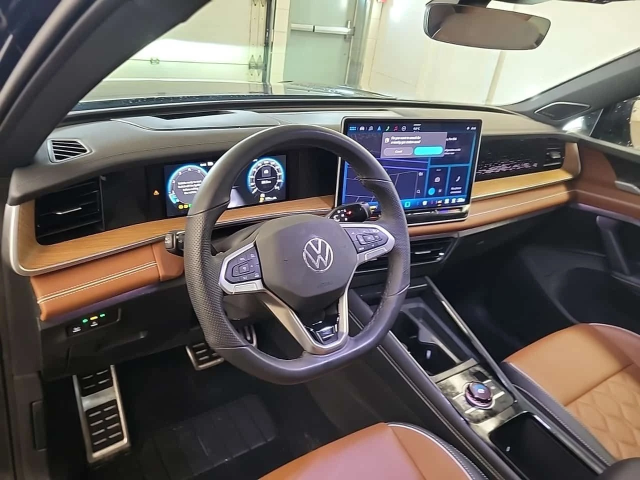 VW Tiguan * HIGHLINE R LINE* ГЛАВНО ПРЕДСТАВИТЕЛСТВО* , снимка 9 - Автомобили и джипове - 54791999