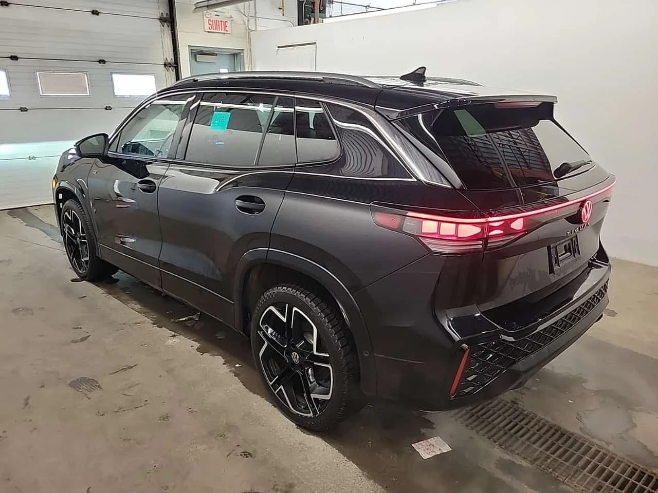 VW Tiguan * HIGHLINE R LINE* ГЛАВНО ПРЕДСТАВИТЕЛСТВО* , снимка 5 - Автомобили и джипове - 54791999