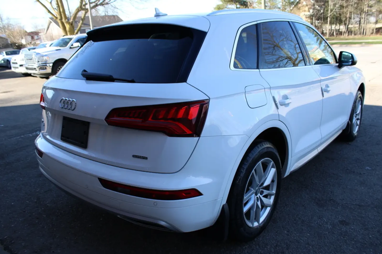 Audi Q5 Komfort, снимка 4 - Автомобили и джипове - 55654726