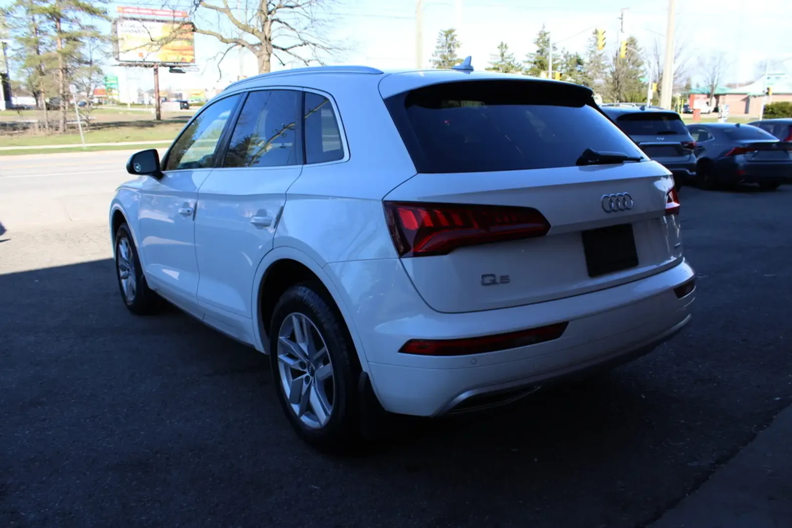 Audi Q5 Komfort, снимка 2 - Автомобили и джипове - 55654726