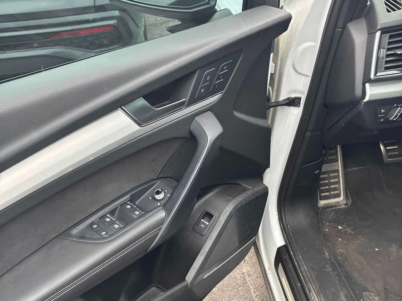 Audi SQ5 Technik/360/DIS/B&O/CARFAX/АВТОКРЕДИТ, снимка 12 - Автомобили и джипове - 55670984