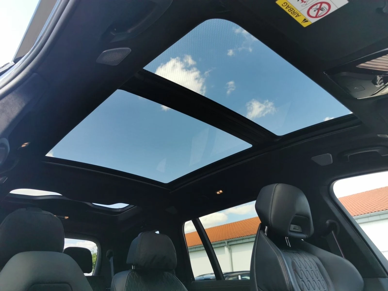 BMW X7 M60i xDRIVE M SPORT/ICONIC GLOW/SKY LOUNGE/HUD/B&W, снимка 11 - Автомобили и джипове - 56018817
