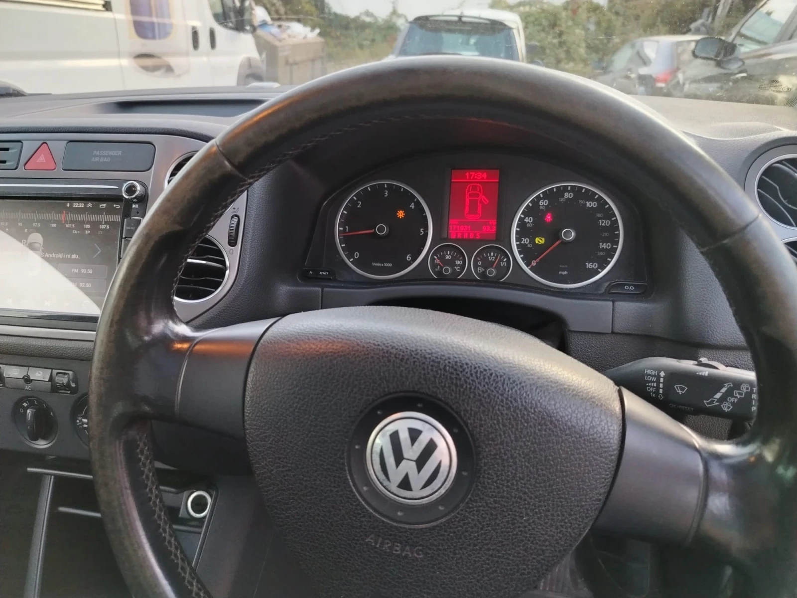 VW Tiguan, снимка 9 - Автомобили и джипове - 56601285