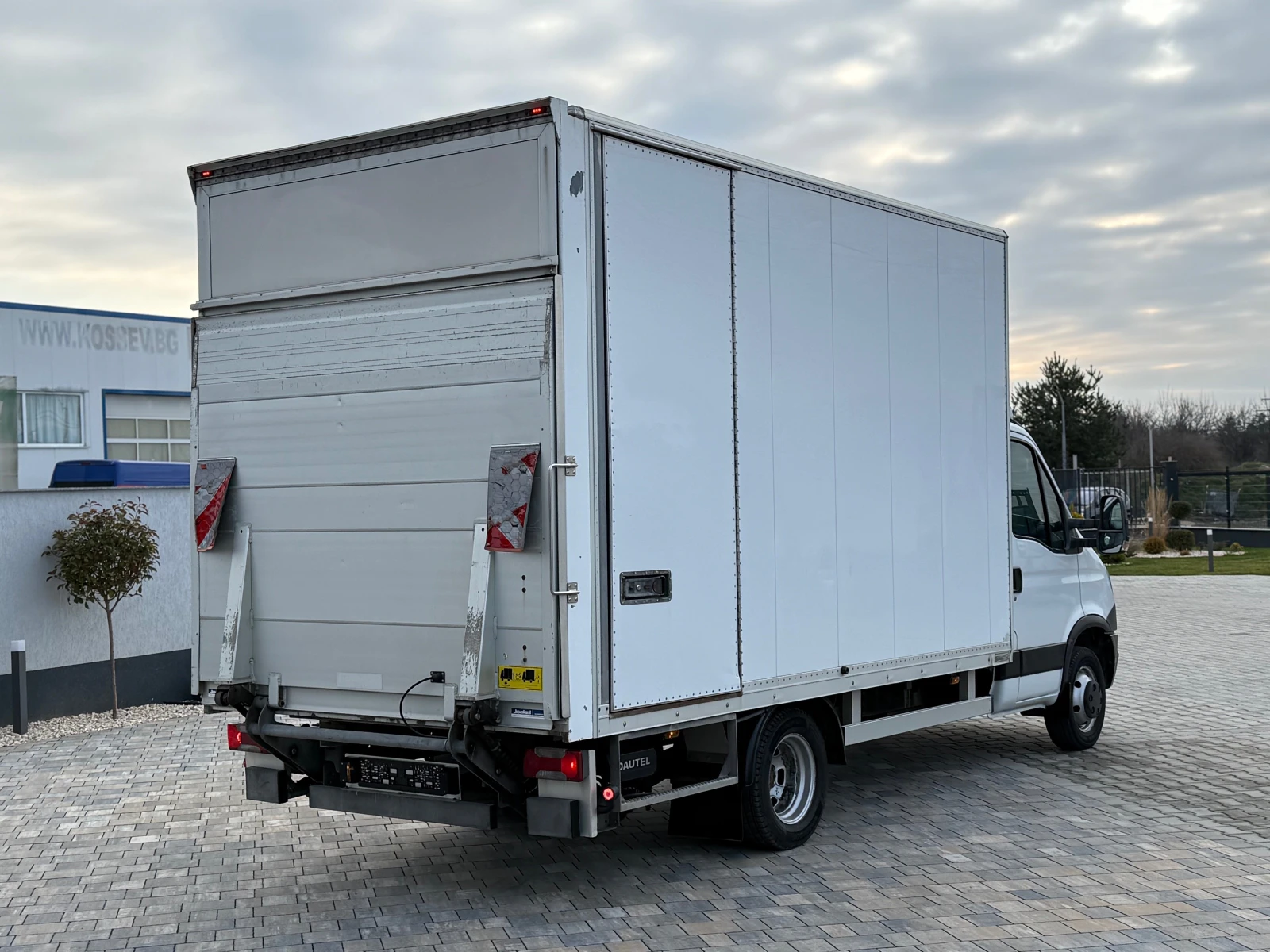 Iveco Daily 50C17* 3.0HPI* БОРД* 3.5Т* Б-Кат* , снимка 4 - Бусове и автобуси - 53733696