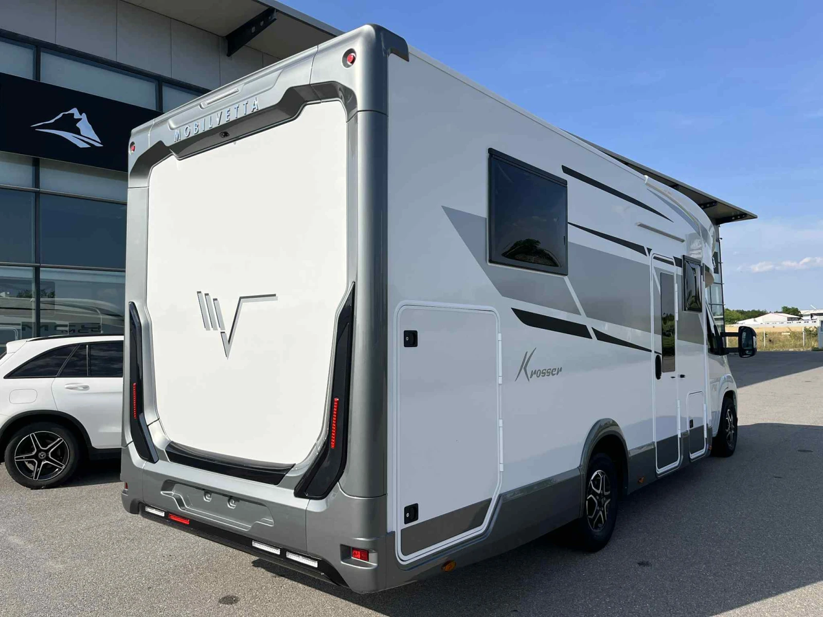 Кемпер Mobilvetta Krosser P90 AT8 2025* Двоен под* NAVI* Автоматик - изображение 3