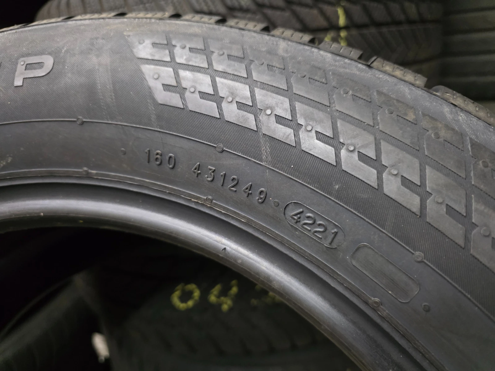 Гуми Зимни 235/55R17, снимка 4 - Гуми и джанти - 54635071