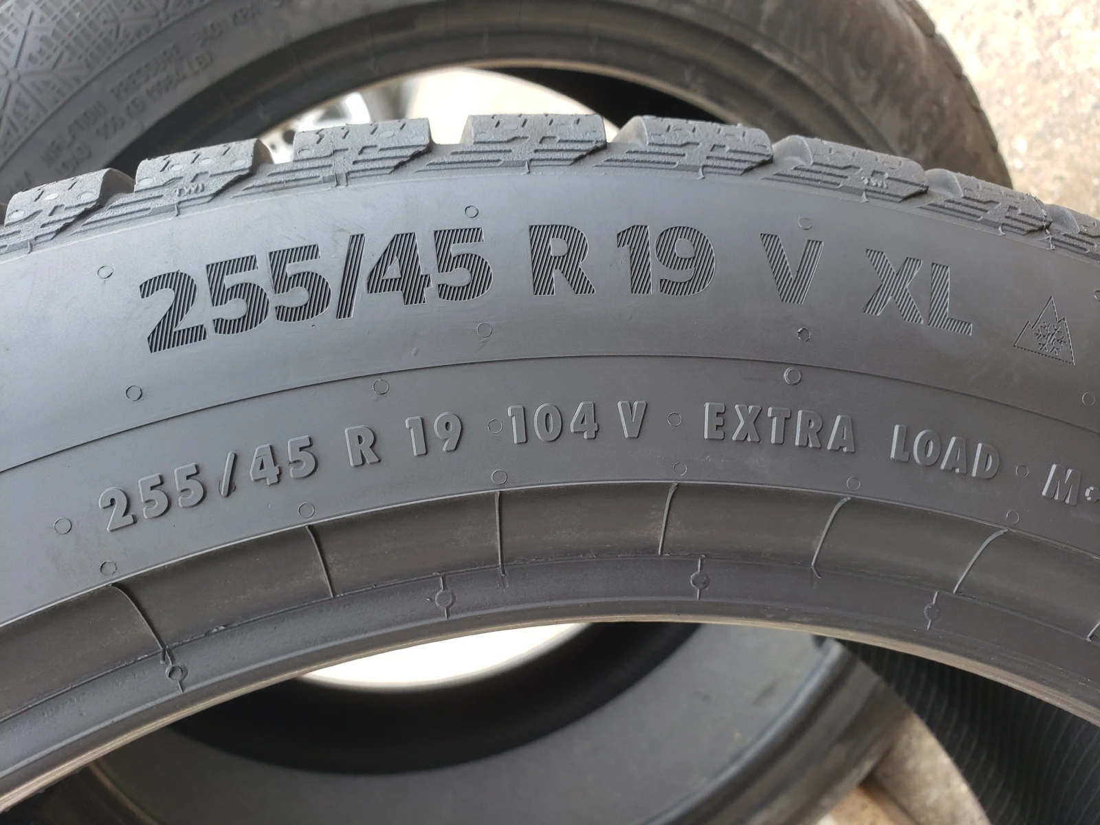 Гуми Зимни 255/45R19, снимка 8 - Гуми и джанти - 56180300