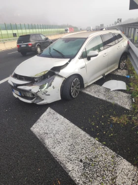 Toyota Corolla 1.8HYBRID 65000км, снимка 1