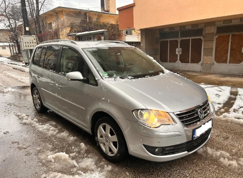 VW Touran обслужен от-до , 2.0 tdi, 7 места, BMM мотор, 6 ск, снимка 10 - Автомобили и джипове - 48646566