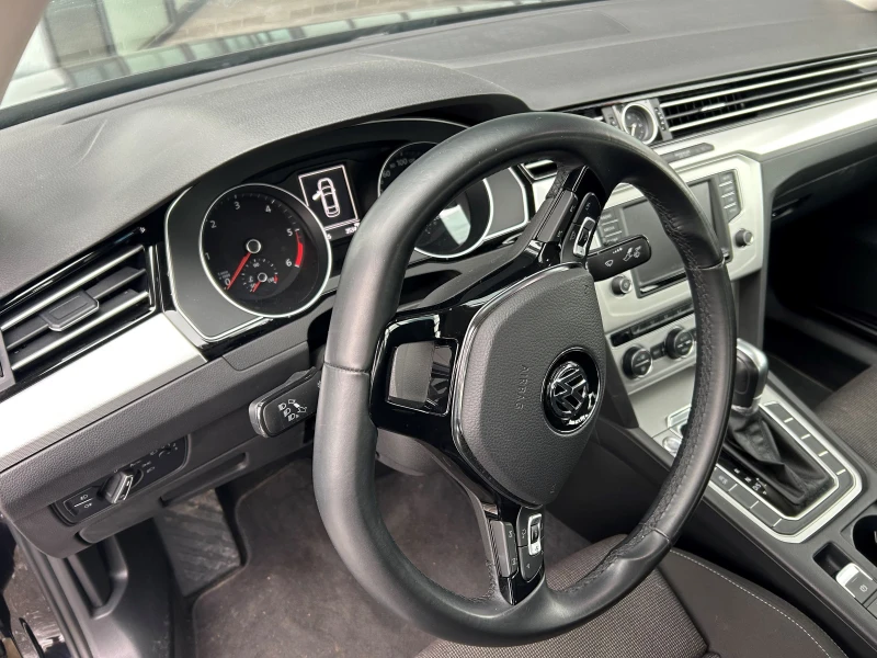 VW Passat, снимка 6 - Автомобили и джипове - 48890899