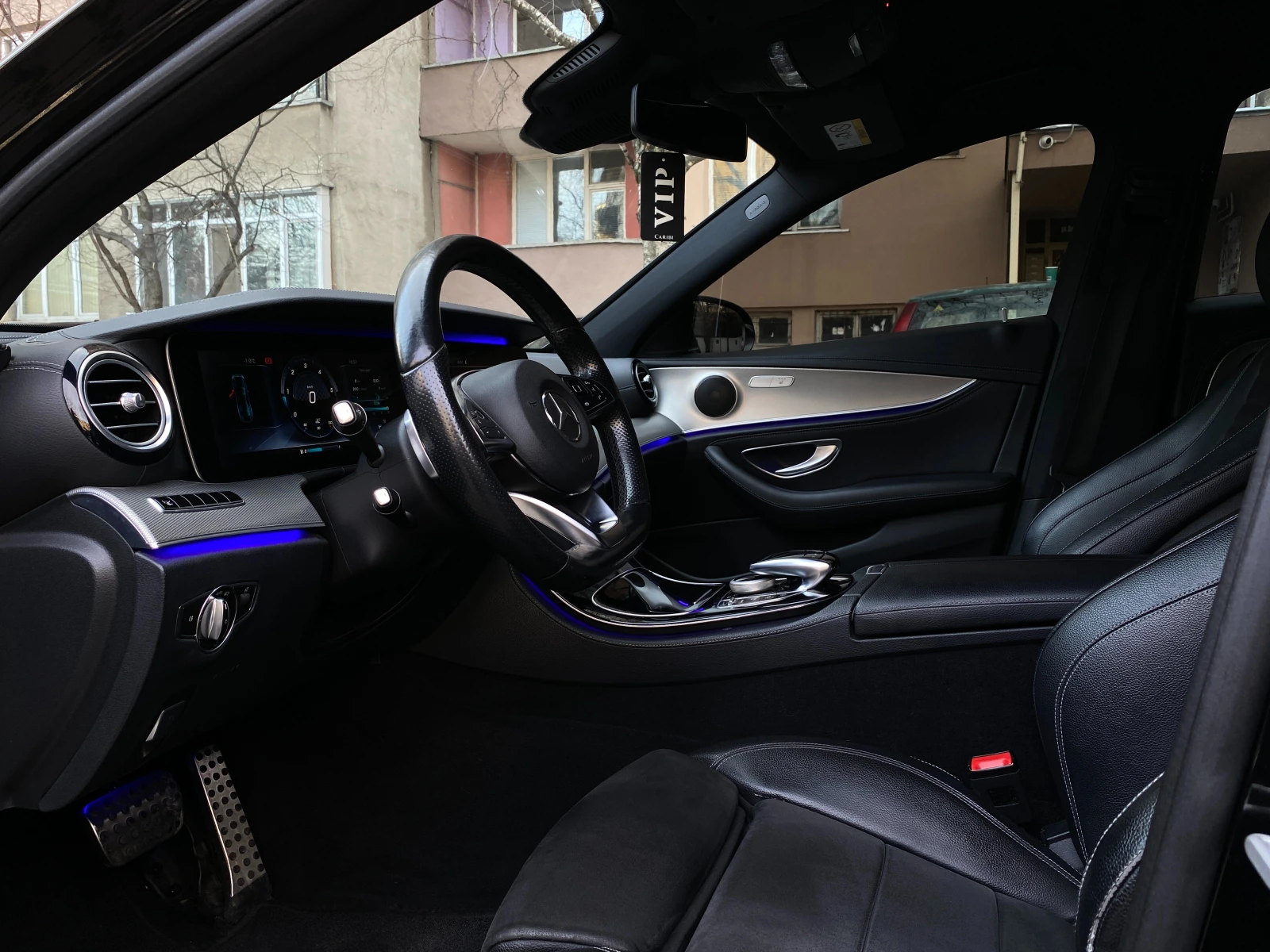 Mercedes-Benz E 220 AMG EDITION*  - изображение 9
