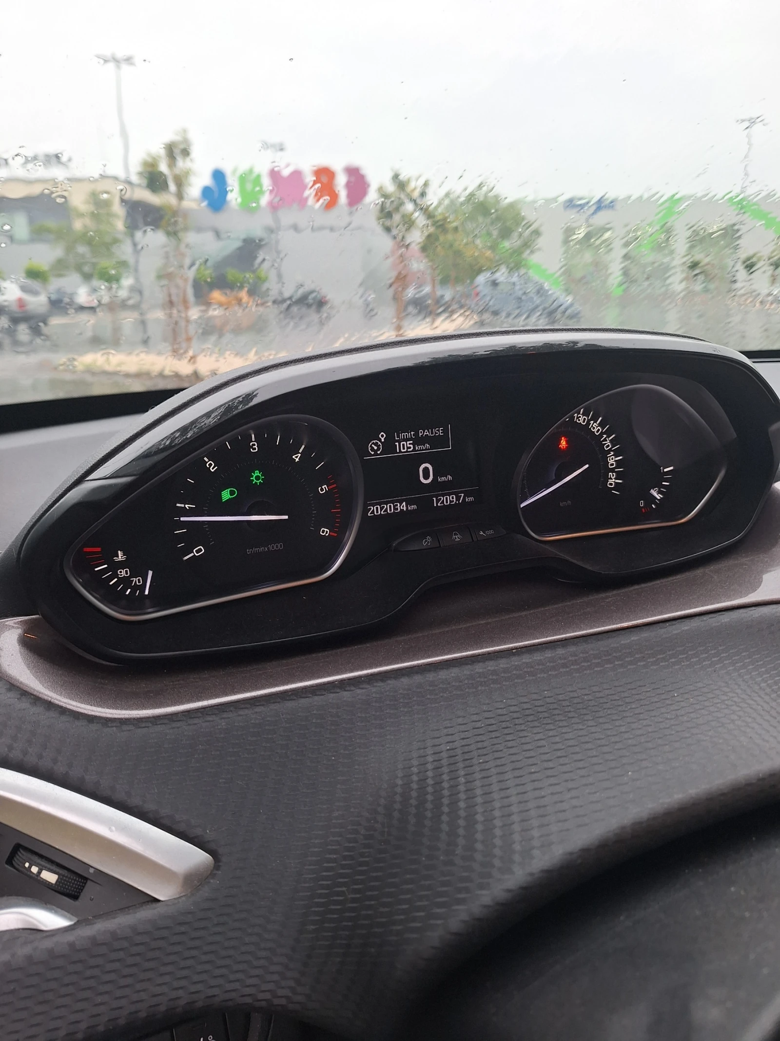 Peugeot 2008 ehdi - изображение 5