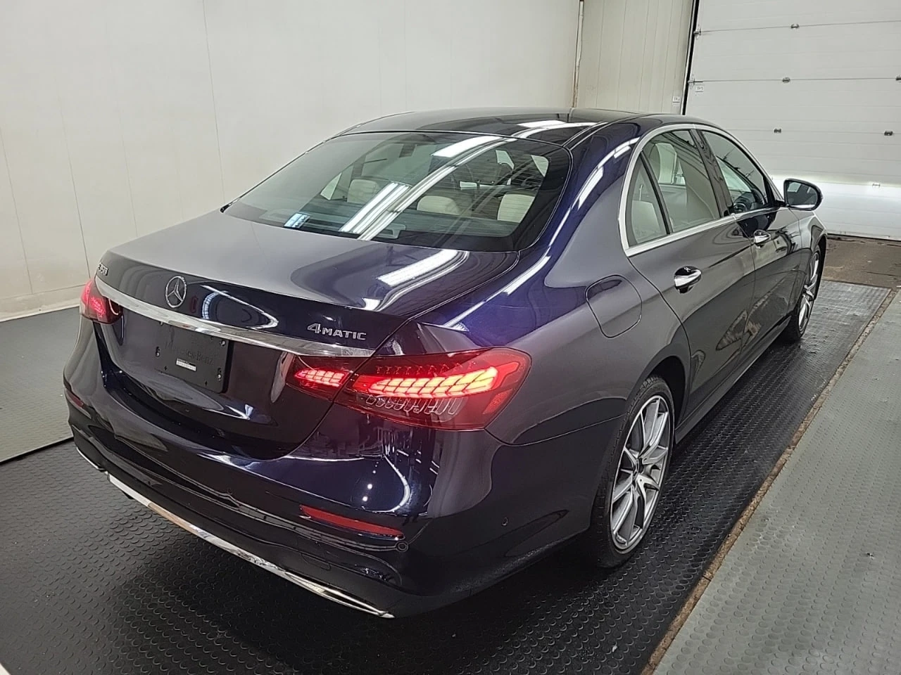 Mercedes-Benz E 350 * CARFAX * АВТО КРЕДИТ * ЦЕНА ДО БГ! - изображение 4