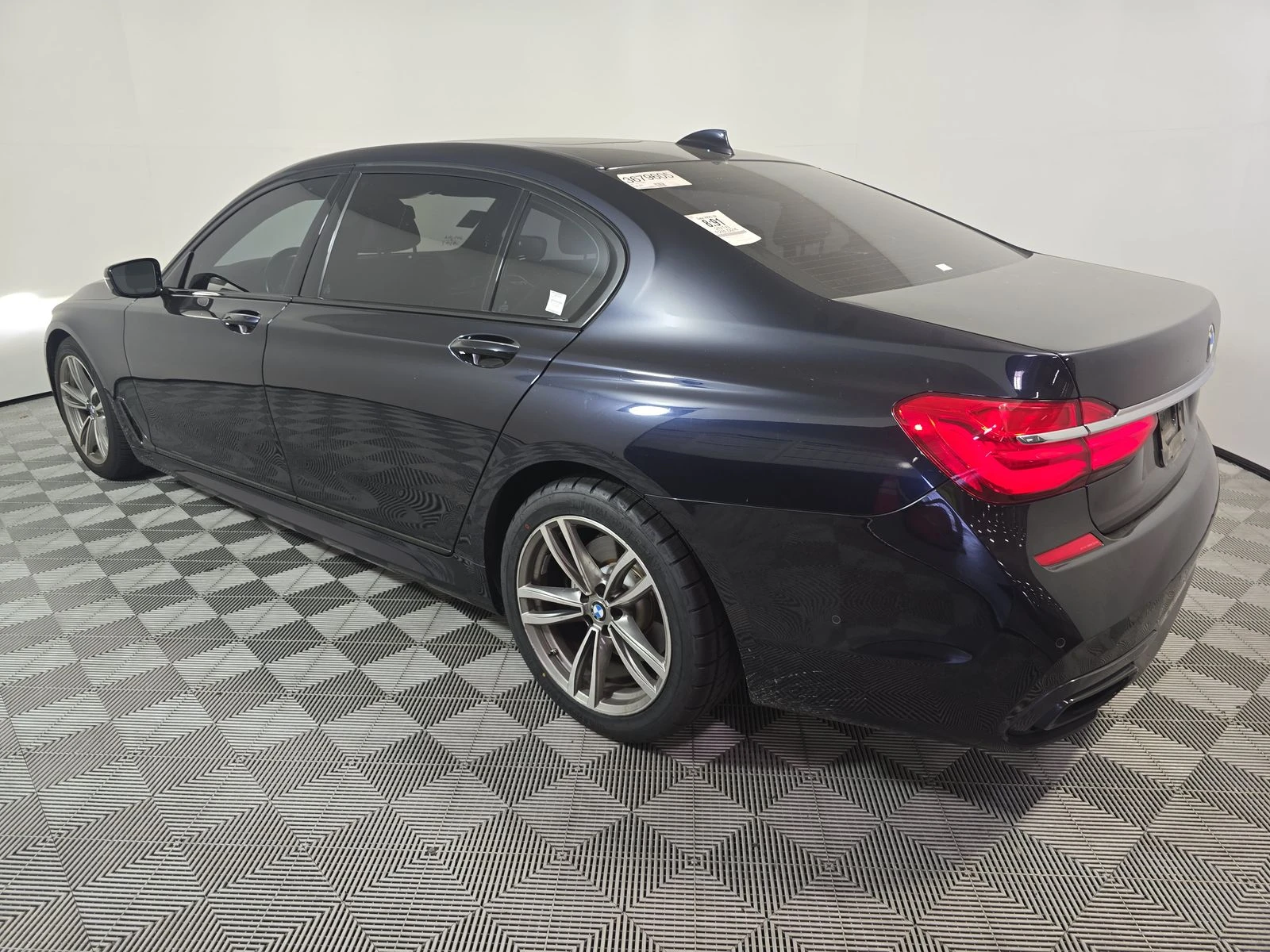 BMW 740 M* SPORT* ДИСТРОНИК* ХЕДЪП* BOWER* WILKINS* 360КАМ - изображение 4