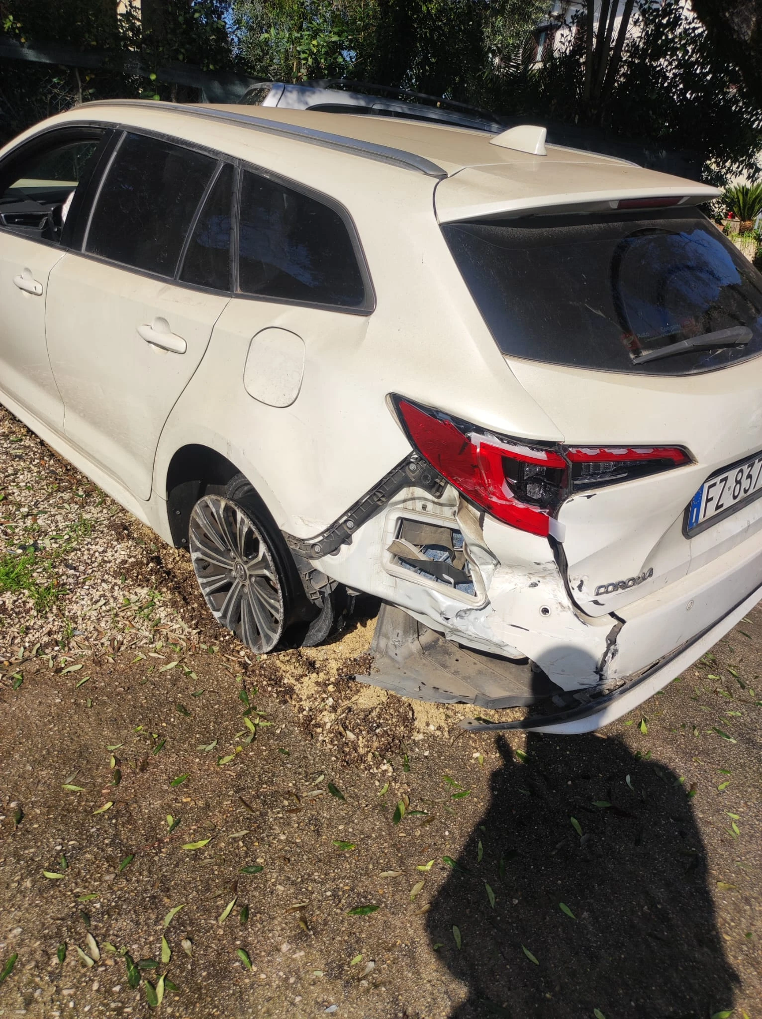 Toyota Corolla 1.8HYBRID 65000км, снимка 2 - Автомобили и джипове - 53921344