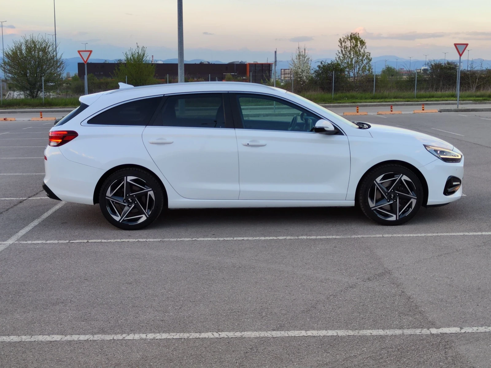 Hyundai I30 1.5T MHEV, снимка 6 - Автомобили и джипове - 54248429