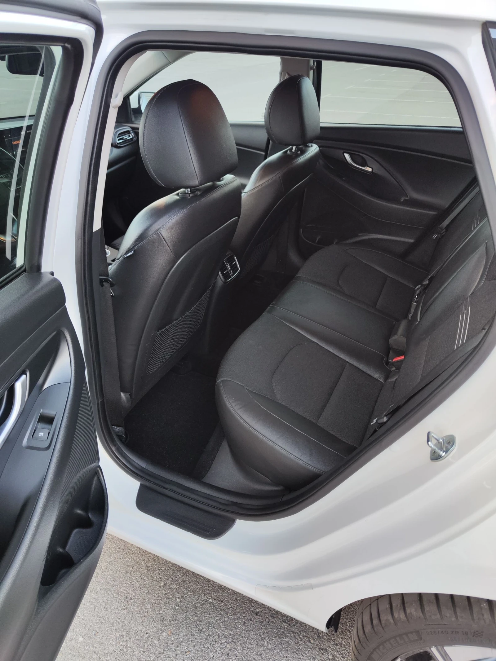 Hyundai I30 1.5T Mild hybrid , снимка 15 - Автомобили и джипове - 54248429