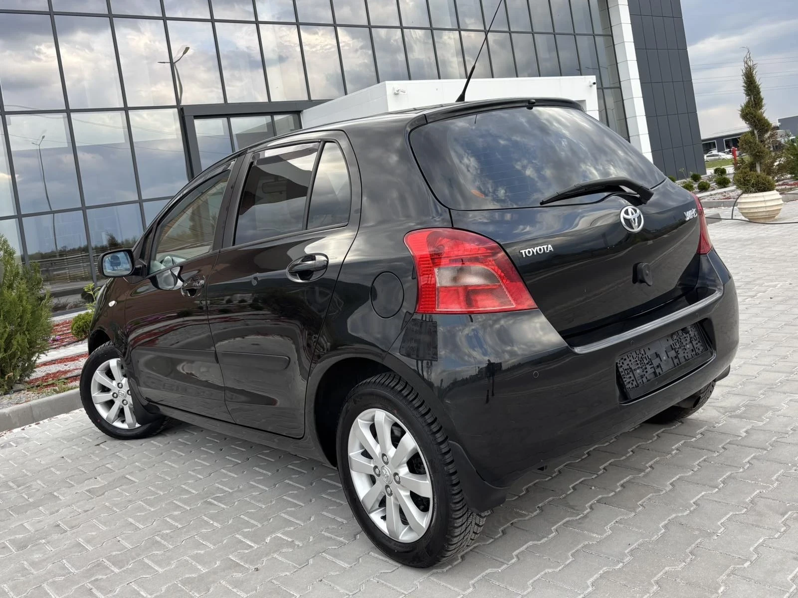 Toyota Yaris 1.3vvt-i/87��/���������/KeyLess GO/����/������/ | Mobile.bg � ����������� 3