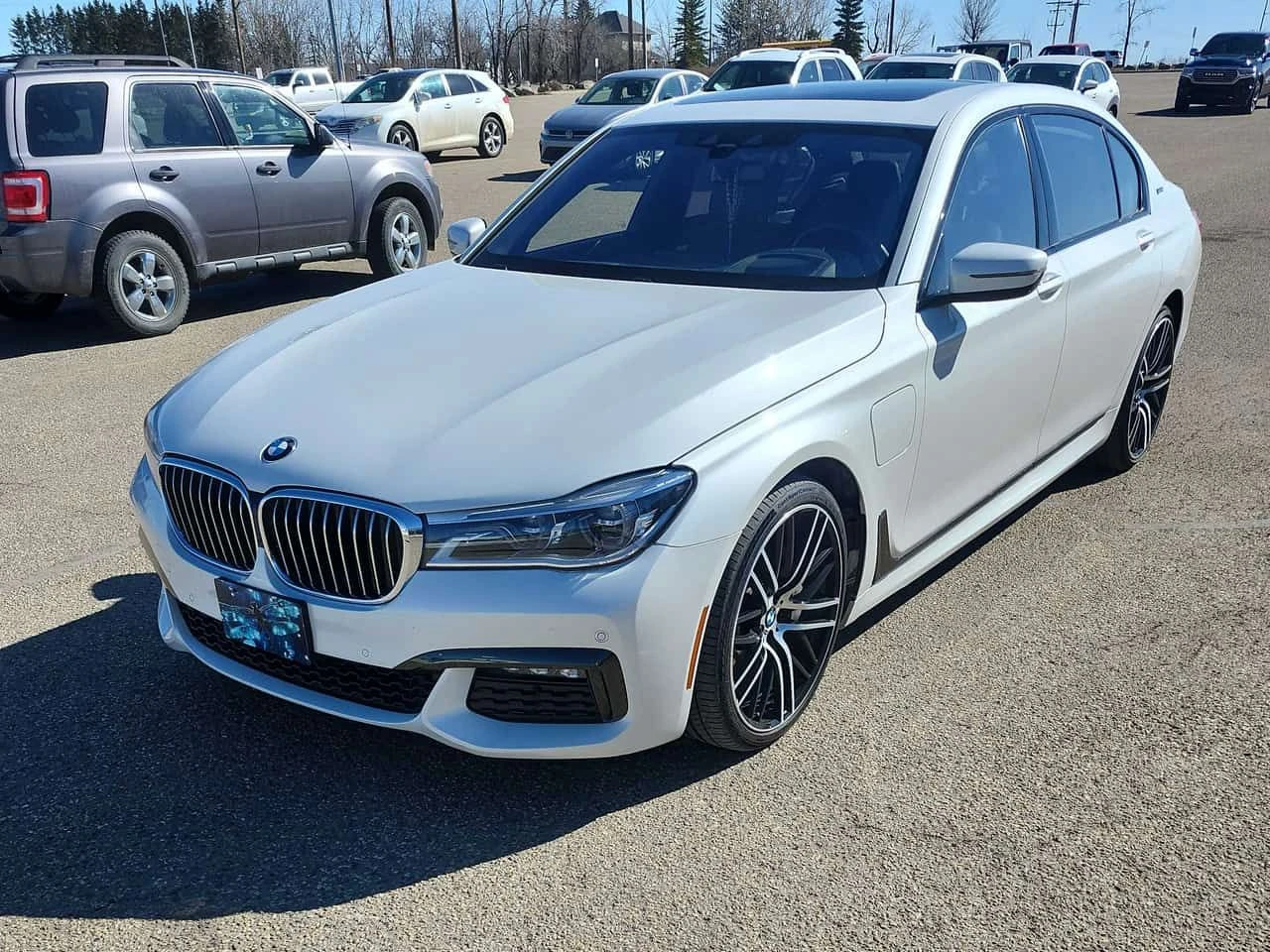BMW 740  740Le xDrive /HEAD UP / Harman Kardon / ОБДУХВАНЕ, снимка 13 - Автомобили и джипове - 54313201