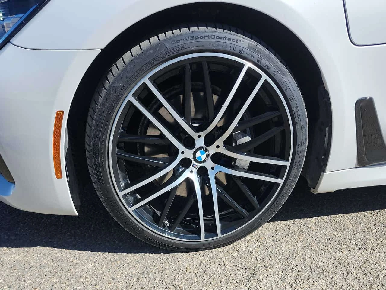 BMW 740  740Le xDrive /HEAD UP / Harman Kardon / ОБДУХВАНЕ, снимка 7 - Автомобили и джипове - 54313201