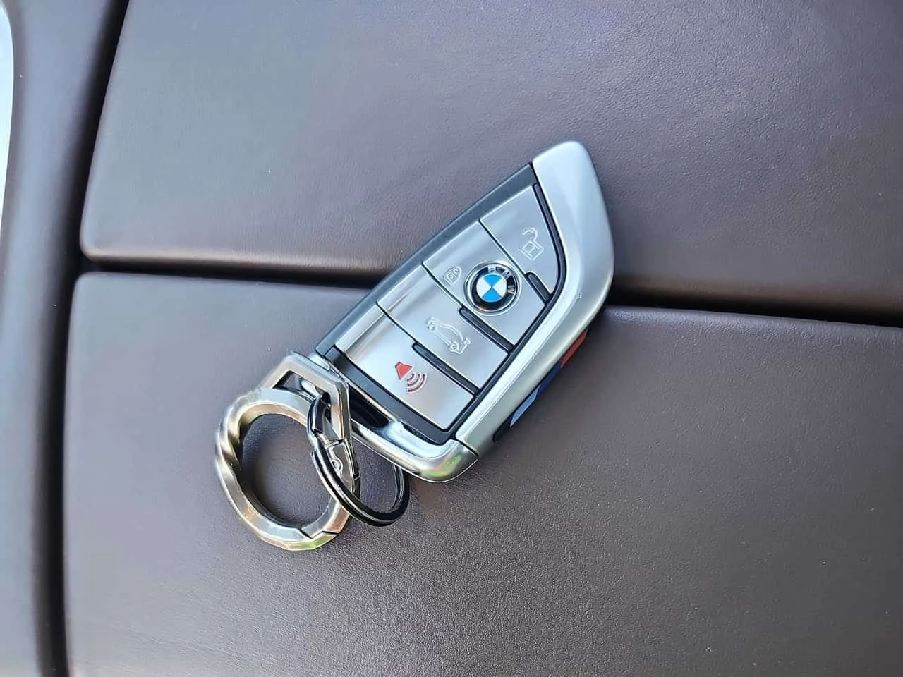 BMW 740  740Le xDrive /HEAD UP / Harman Kardon / ОБДУХВАНЕ, снимка 12 - Автомобили и джипове - 54313201