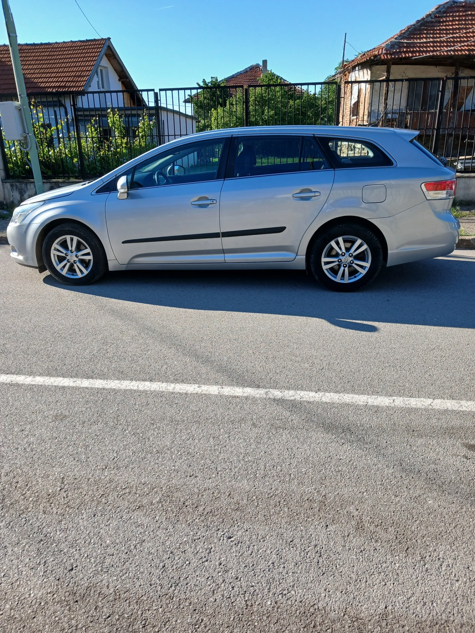Toyota Avensis, снимка 5 - Автомобили и джипове - 54567245