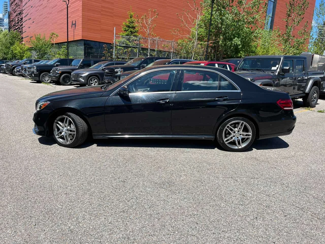 Mercedes-Benz E 500 ДИСТРОНИК * ОБДУХВАНЕ * 360 * КЛИП НА МОТОРА, снимка 3 - Автомобили и джипове - 54780838