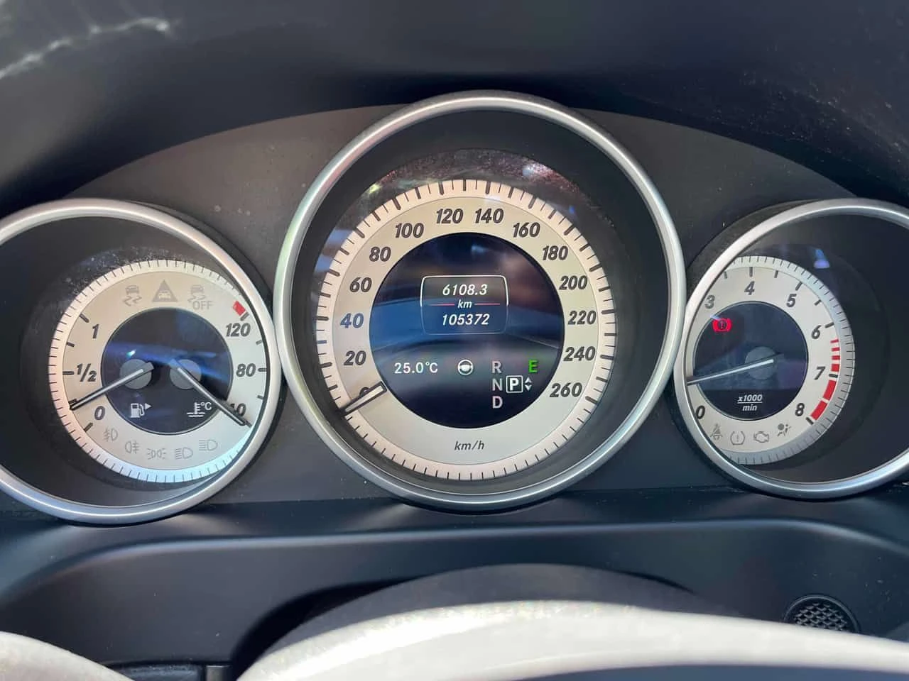 Mercedes-Benz E 500 ДИСТРОНИК * ОБДУХВАНЕ * 360 * КЛИП НА МОТОРА, снимка 8 - Автомобили и джипове - 54780838