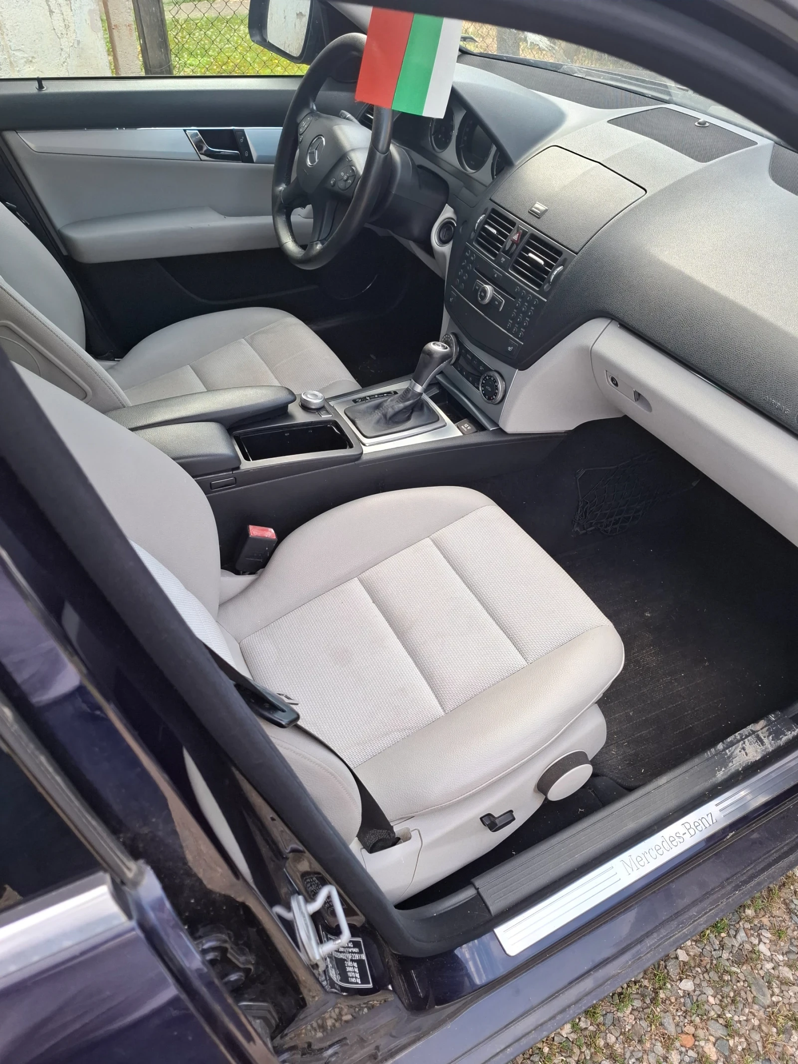 Mercedes-Benz C 320, снимка 4 - Автомобили и джипове - 55056154