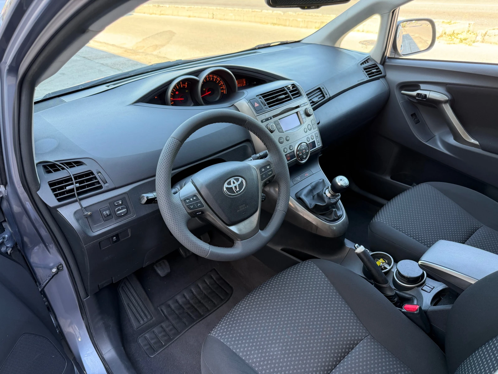 Toyota Verso 2.0D-4D-PANORAMA, снимка 7 - Автомобили и джипове - 55111954