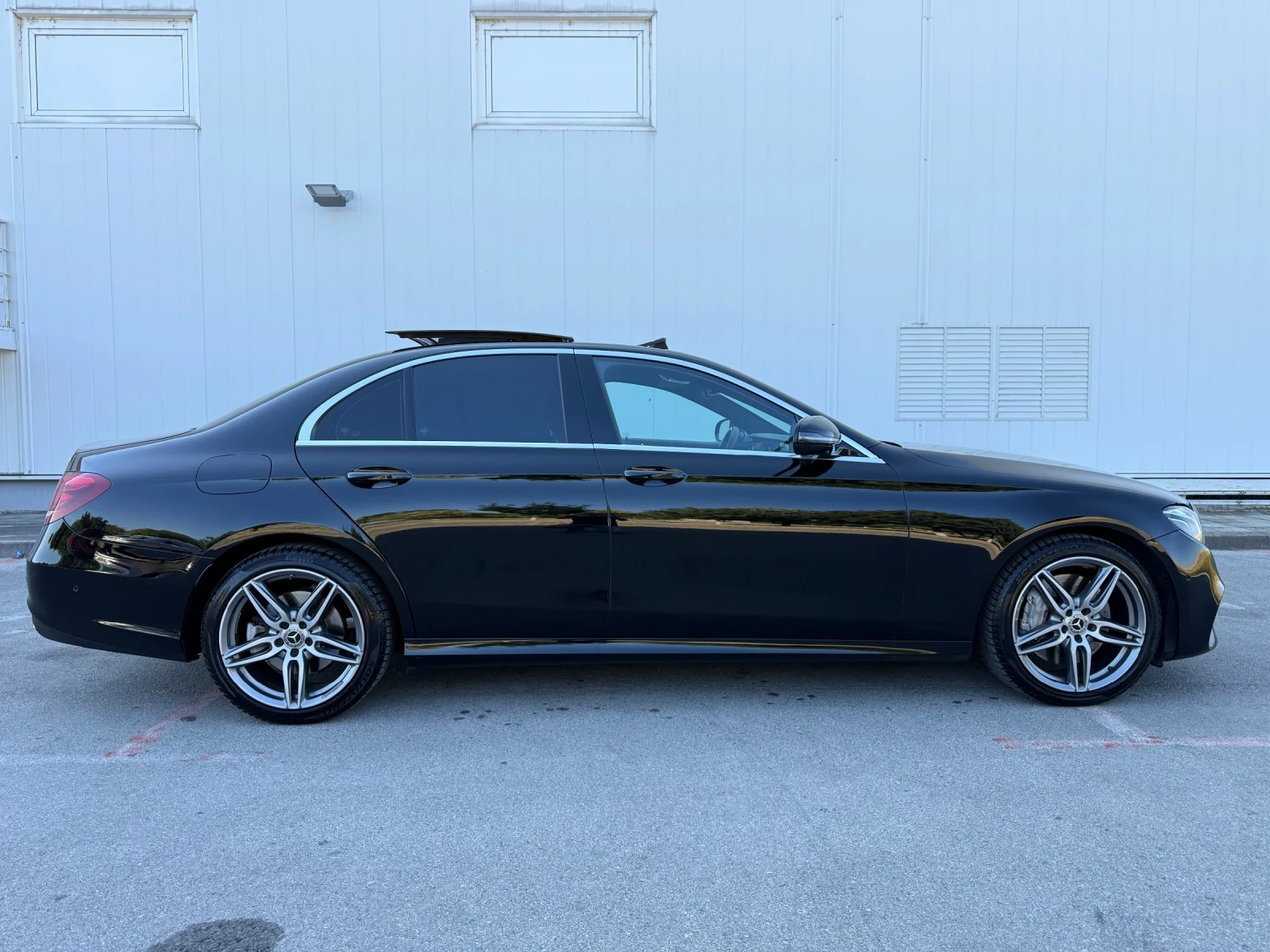 Mercedes-Benz E 350 AMG DESIGNO 4D BURMESTER HuD PANORAMA MULTIBEAM , снимка 6 - Автомобили и джипове - 55663377