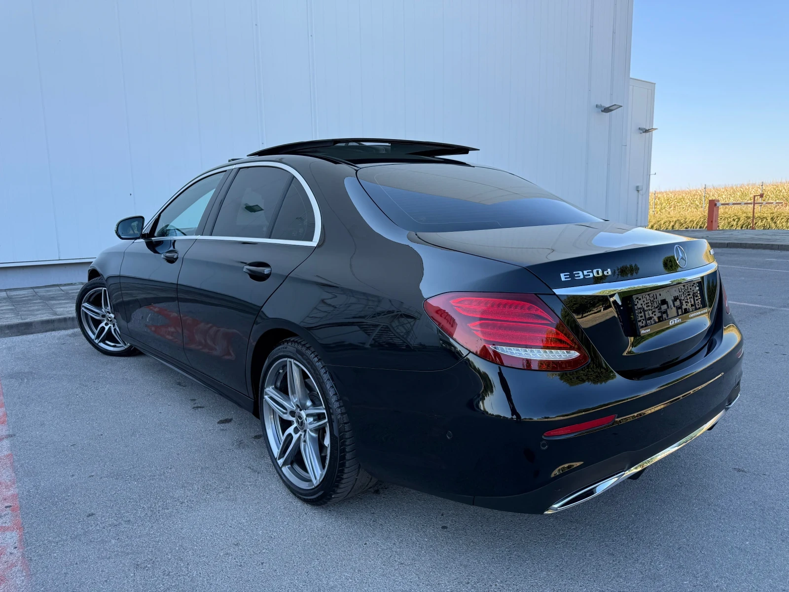 Mercedes-Benz E 350 AMG DESIGNO 4D BURMESTER HuD PANORAMA MULTIBEAM , снимка 3 - Автомобили и джипове - 55663377